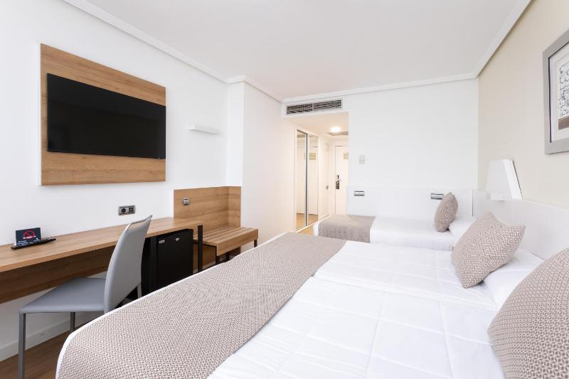 URBAN TRIPLE Room image 1