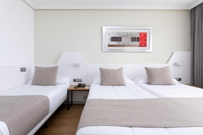 URBAN TRIPLE Room image 4