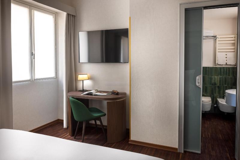 Superior Double Room image 4