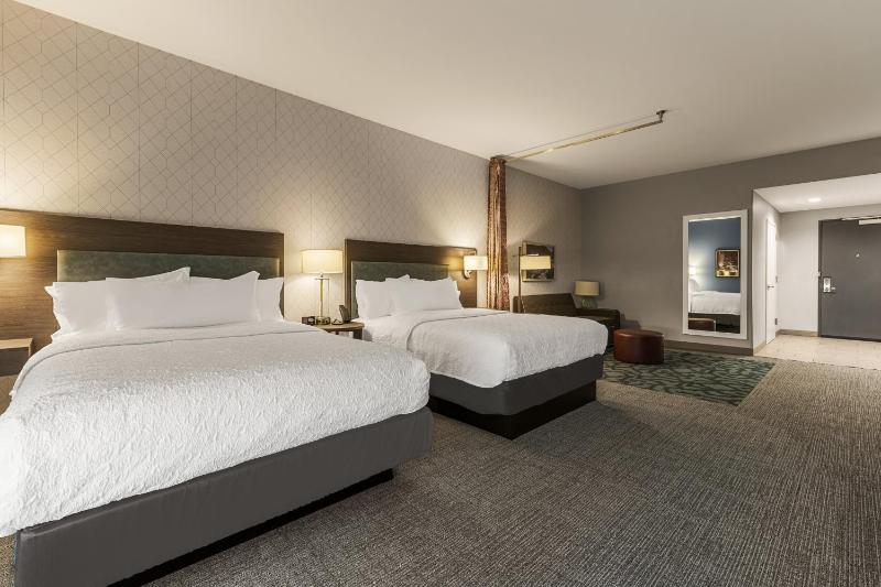 Studio Suite with Two Queen Beds image 3