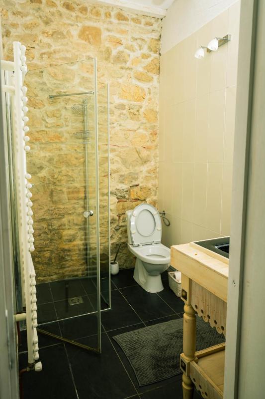 Deluxe Room (2 Adults + 1 Child) image 3
