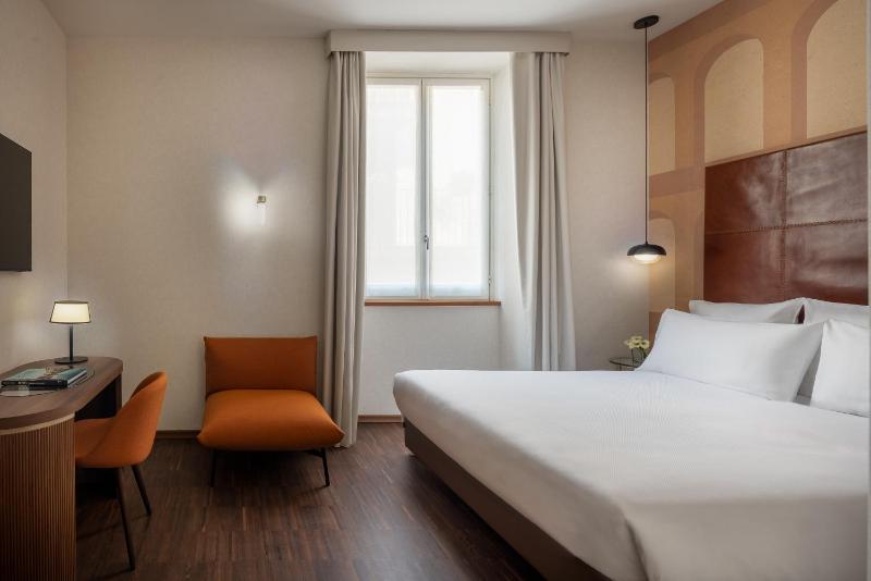 Deluxe Double Room - Single Use image 1