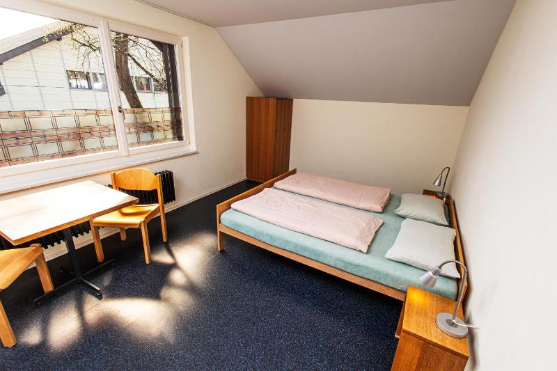 Single Room with Shared Bathroom image 2