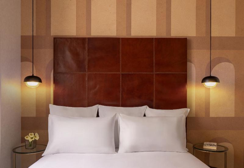 Deluxe Double Room - Single Use image 3