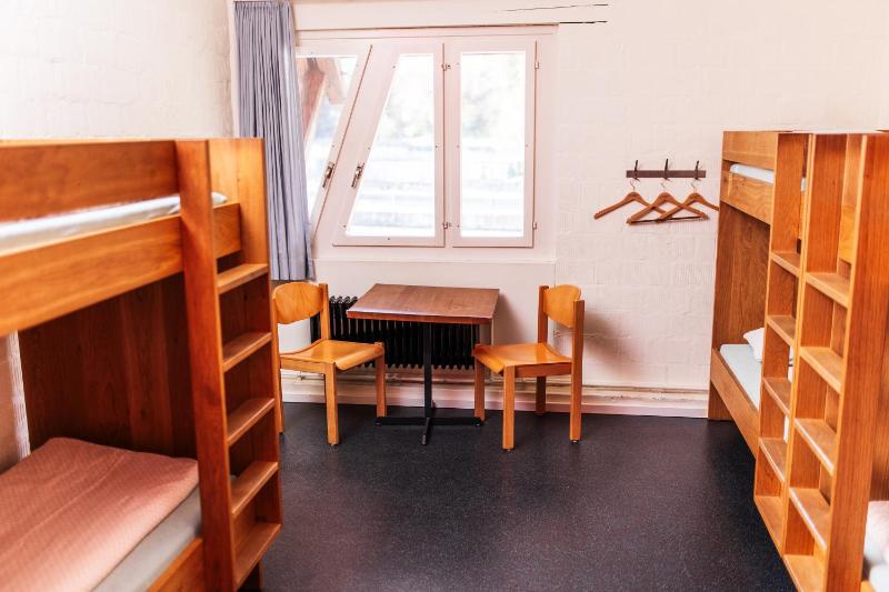 Sextuple Room with Shared Bathroom image 2