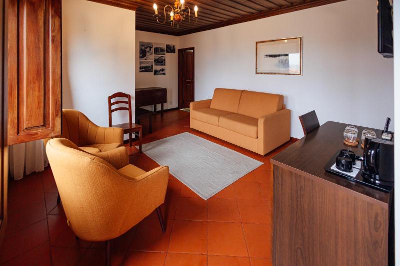 Deluxe Family Suite image 1