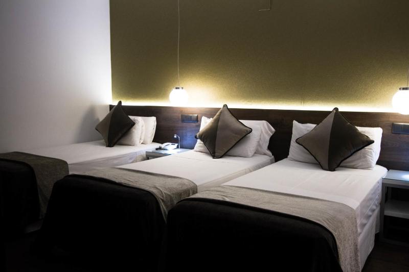 Triple Room image 2