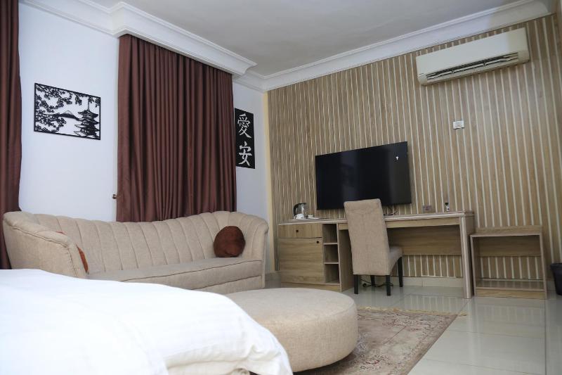 House 24 - image 15