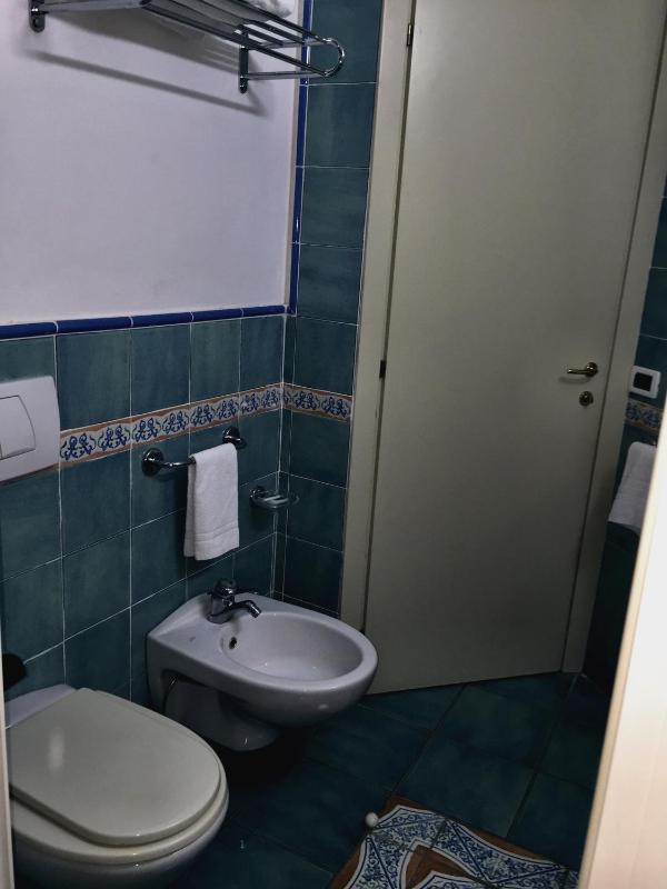 Economy Double or Twin Room image 4