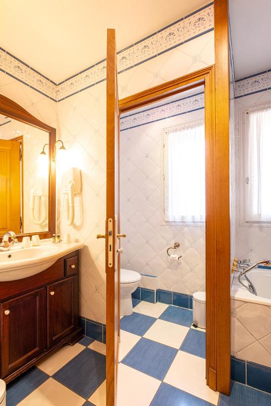 Family Suite (4 - 5 People) image 2