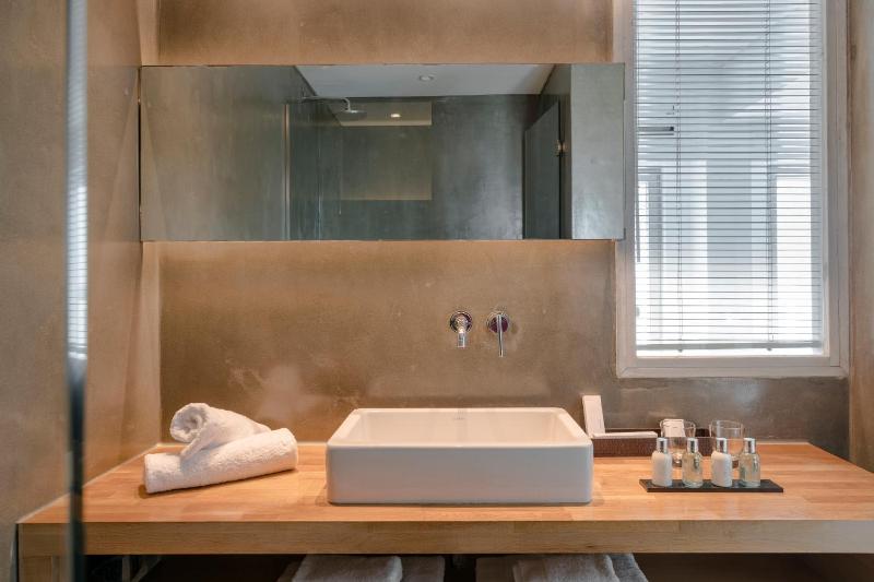 Deluxe Room with Plunge Pool image 4