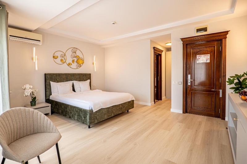 Standard Double Room image 4