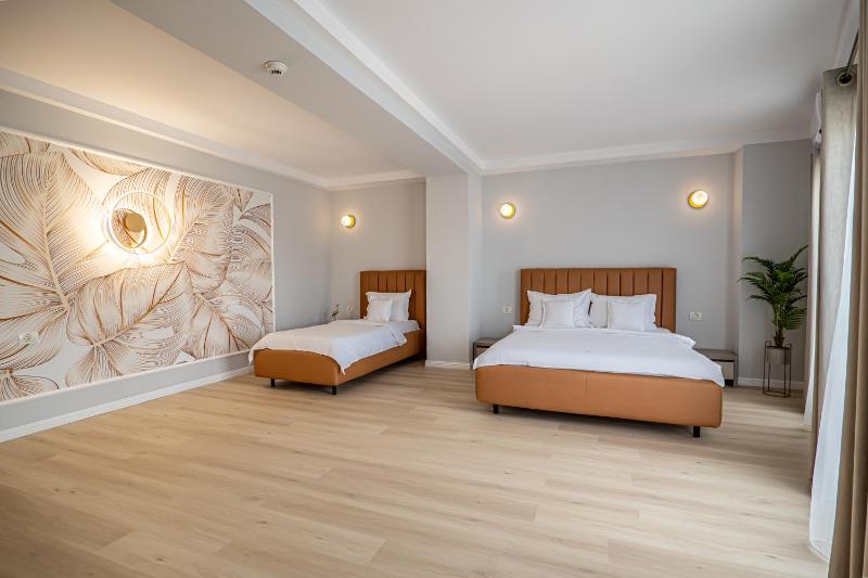 Twin Room with Balcony image 1