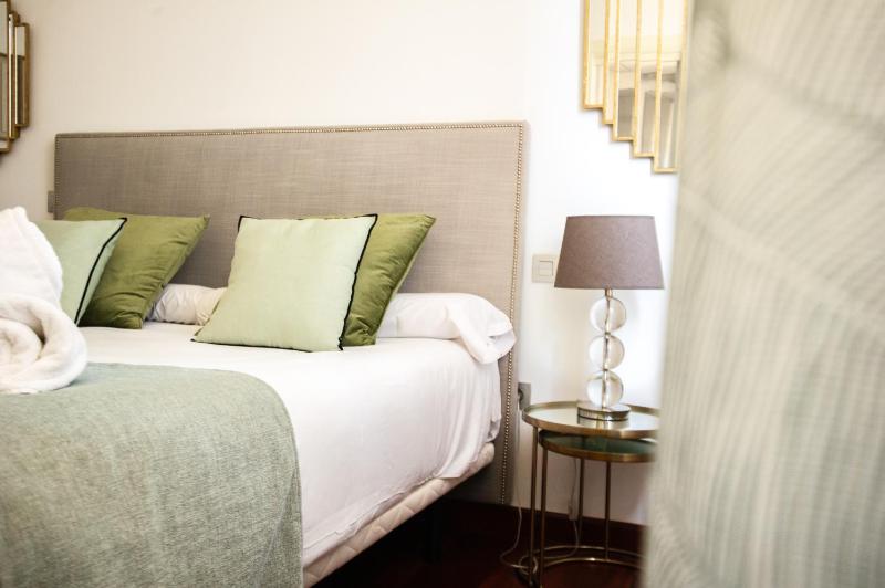 AZZ Sevilla Torre de la Plata Apartamentos - image 7
