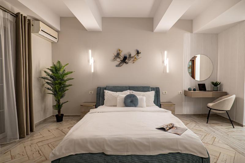 Double Room with Side Sea View image 1