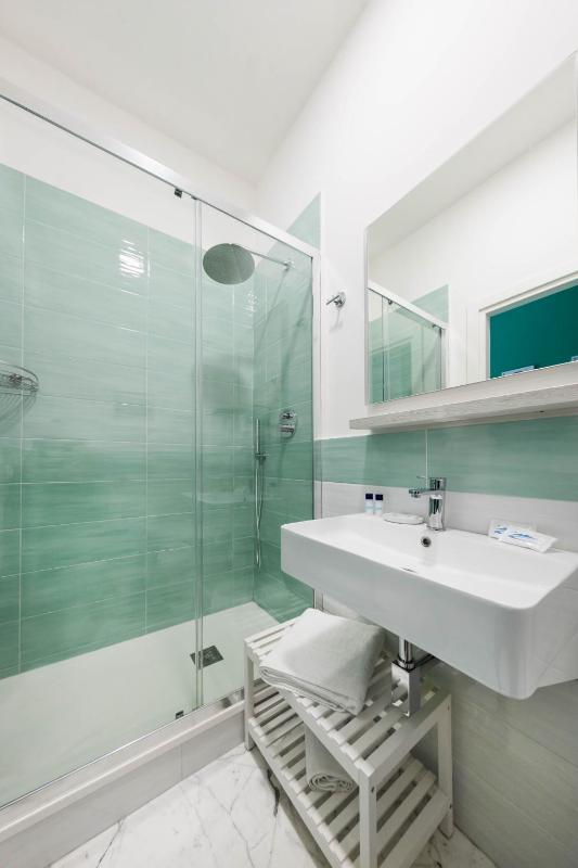 Large Double Room image 3