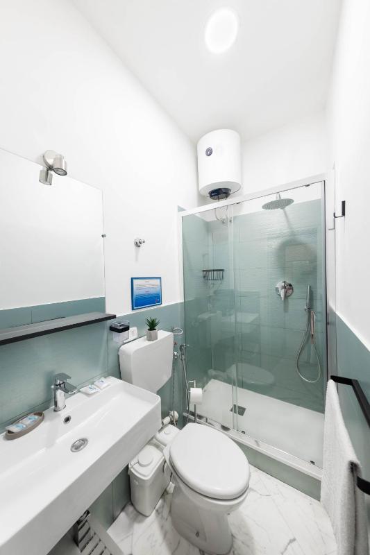 Double Room image 2
