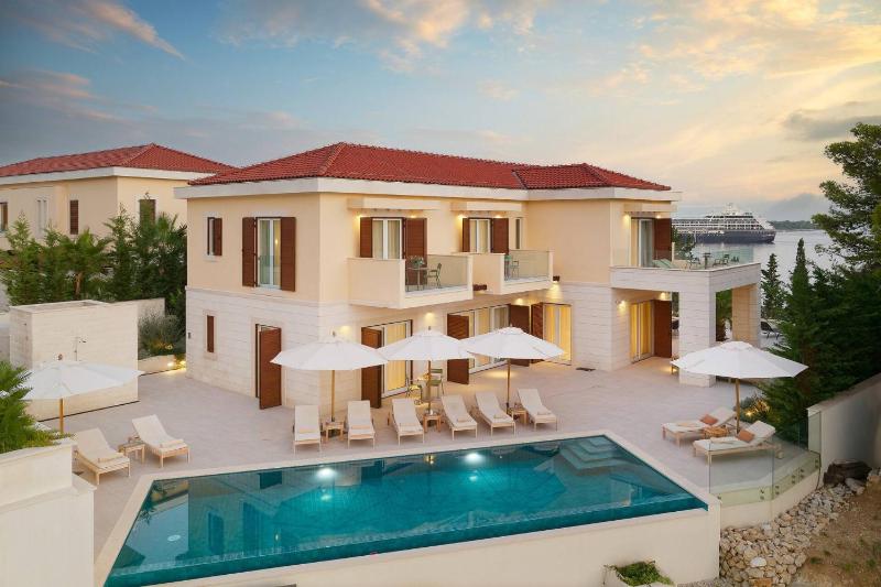 Beautiful Villa Crystalsea 2 with a pool in Hvar - image 14