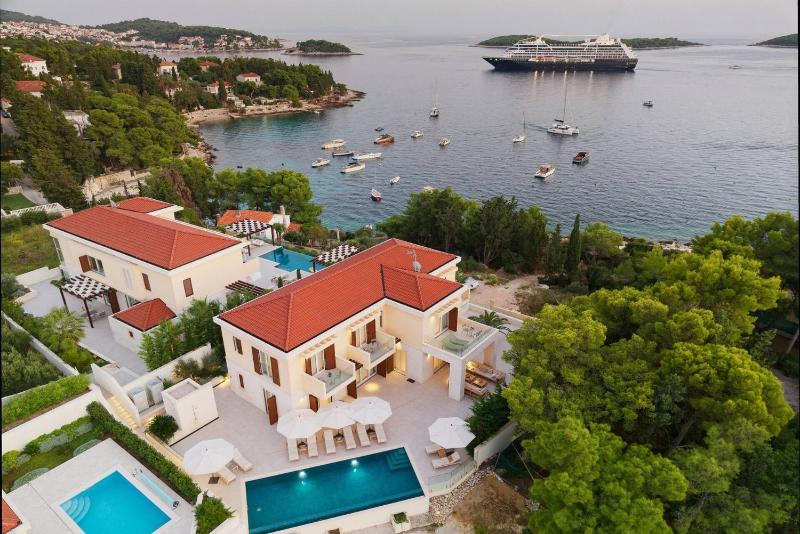 Beautiful Villa Crystalsea 2 with a pool in Hvar - image 15