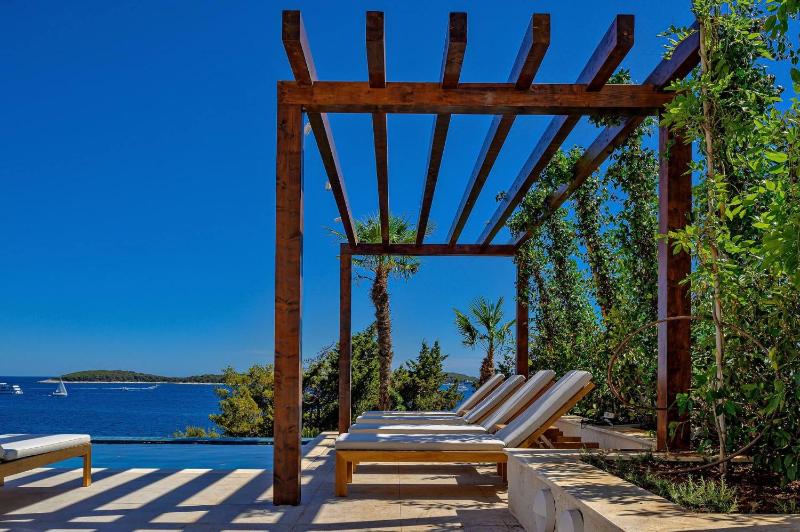 Villa Crystalsea 1 infinity heatedpool in Hvar - image 50