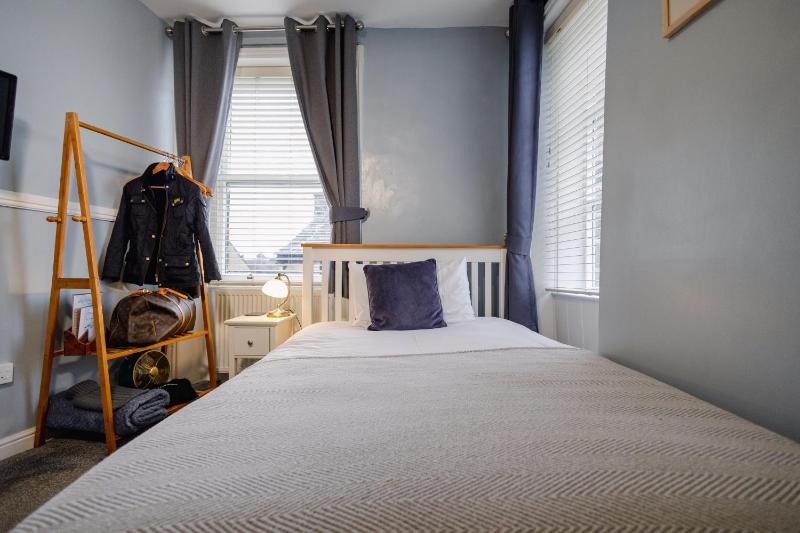 Single Room image 2