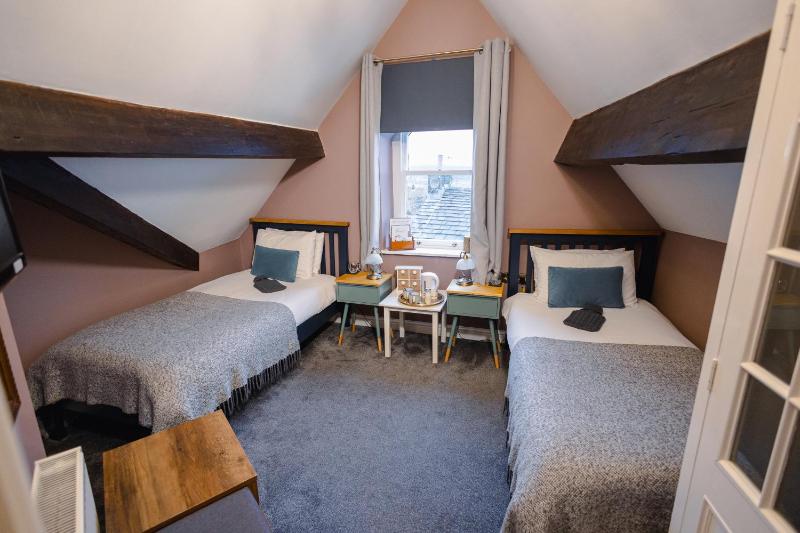 Moor View - Twin Room image 3