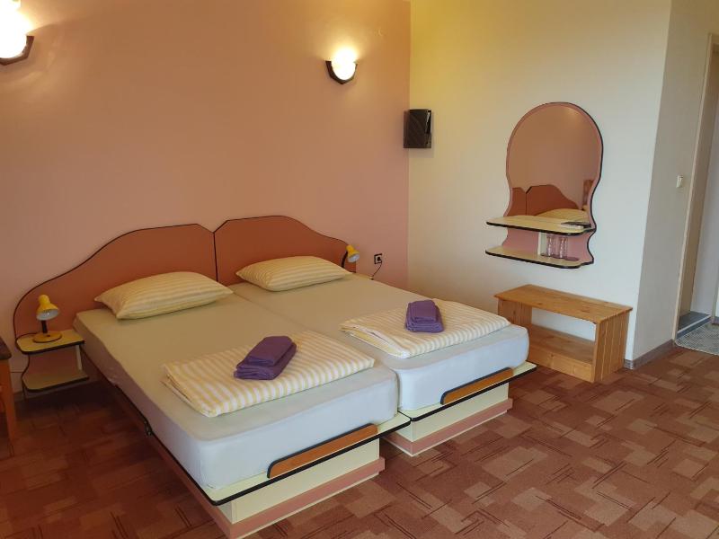 Triple Room with Sea View image 2