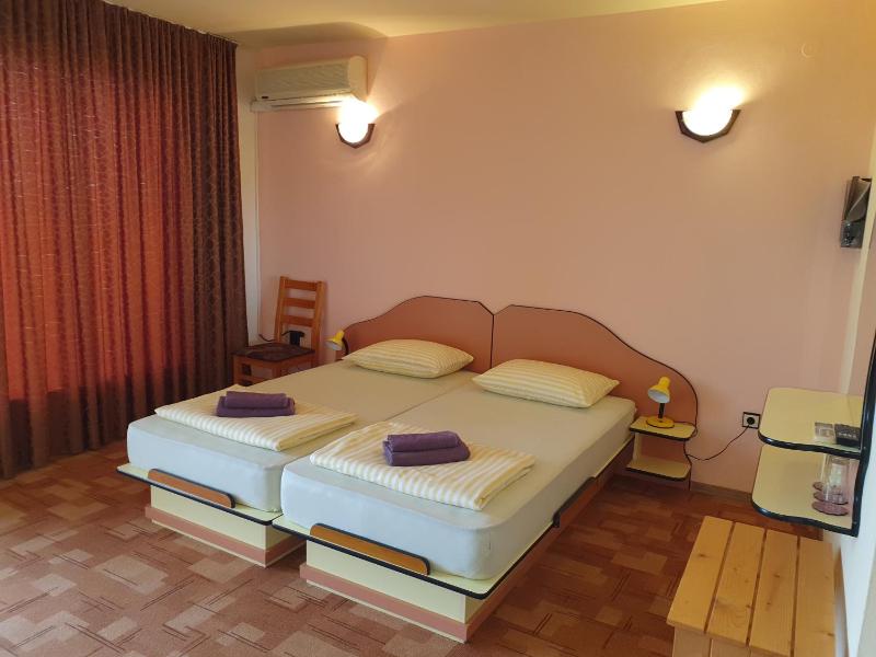 Triple Room with Sea View image 4
