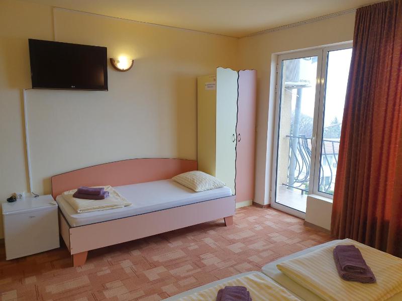 Triple Room with Sea View image 3