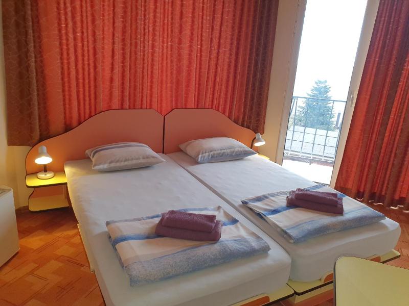 Twin Room with Sea View image 4