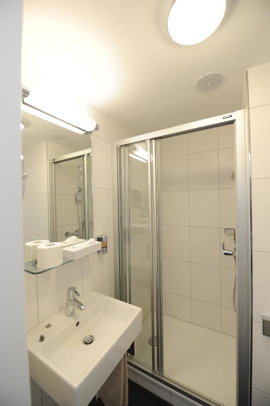 Classic Double Room image 3