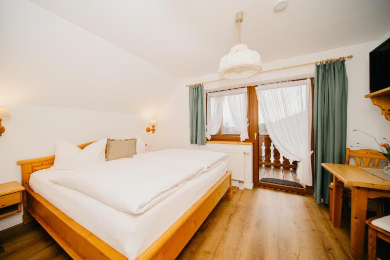 One-Bedroom Apartment image 3