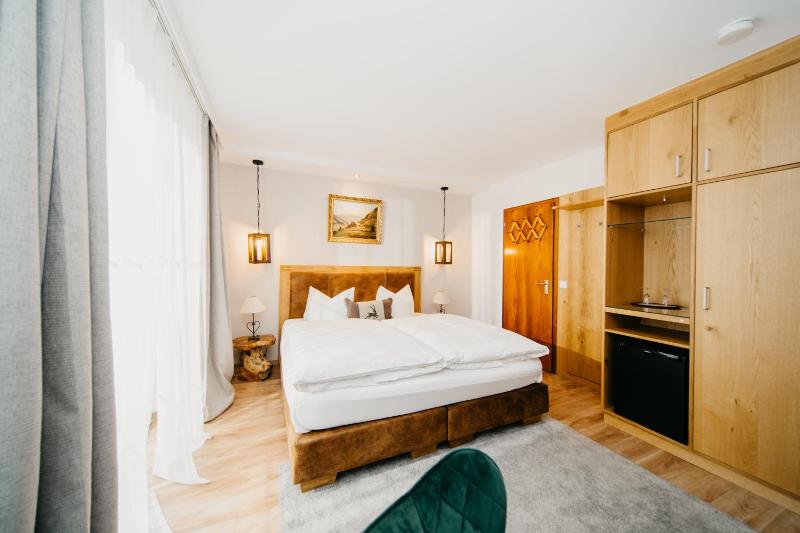 Standard Double Room image 4