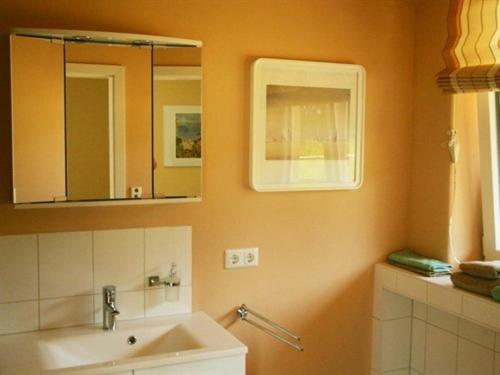 Comfort Two-Bedroom Bungalow image 4