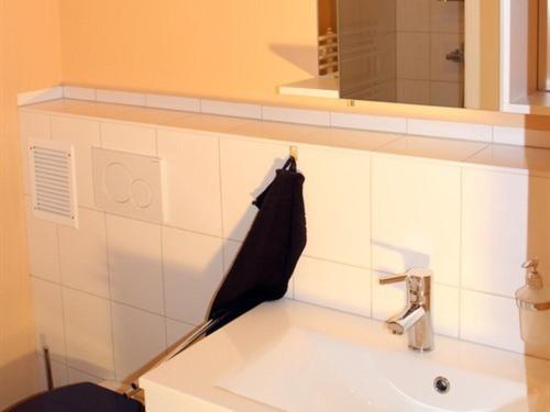 Comfort One-Bedroom Apartment image 3