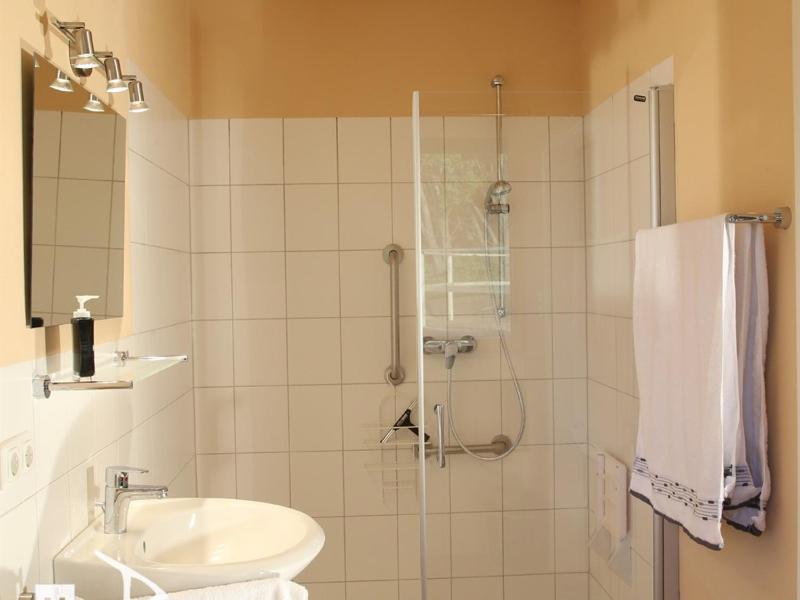 Economy Corner Apartment image 2
