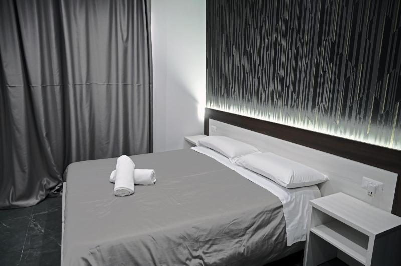 Deluxe Double or Twin Room image 4