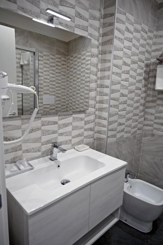 Deluxe Double or Twin Room image 1