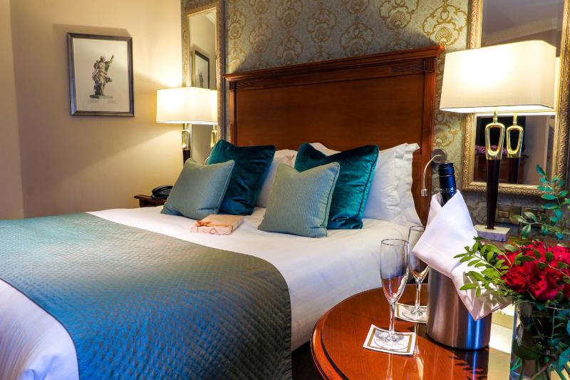 Executive Double Room image 3