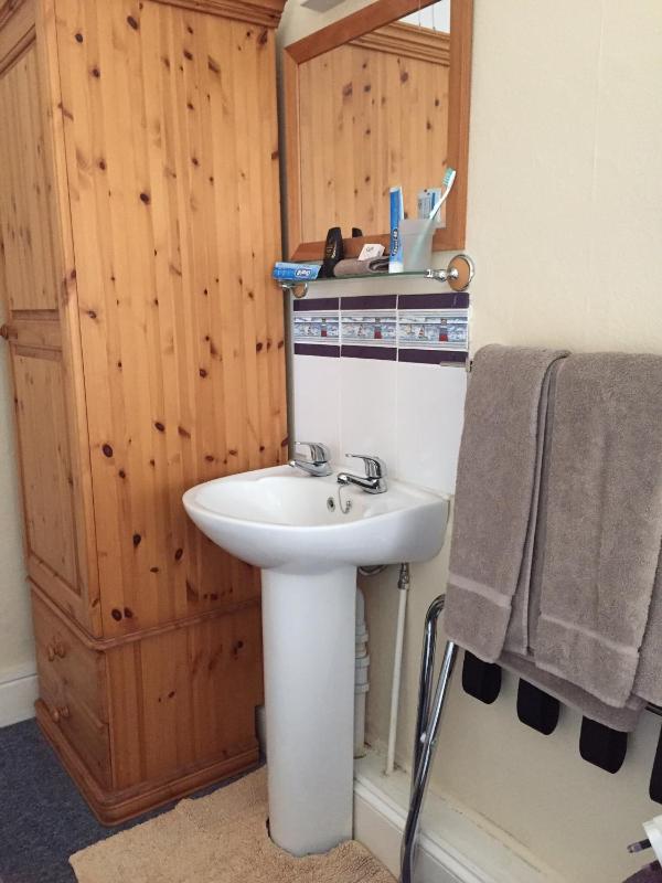 Single Room with Private External Bathroom image 1