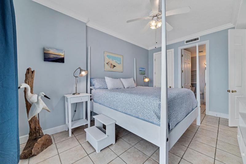 Island Royale 701 - image 6