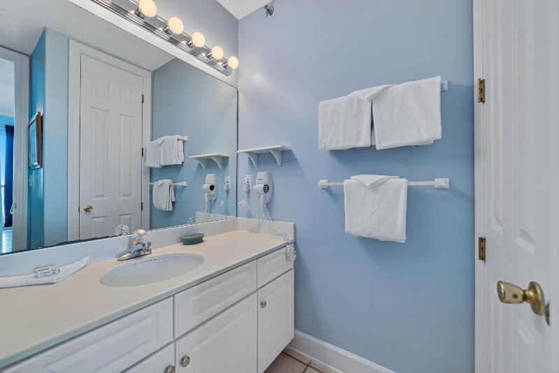 Island Royale 701 - image 19