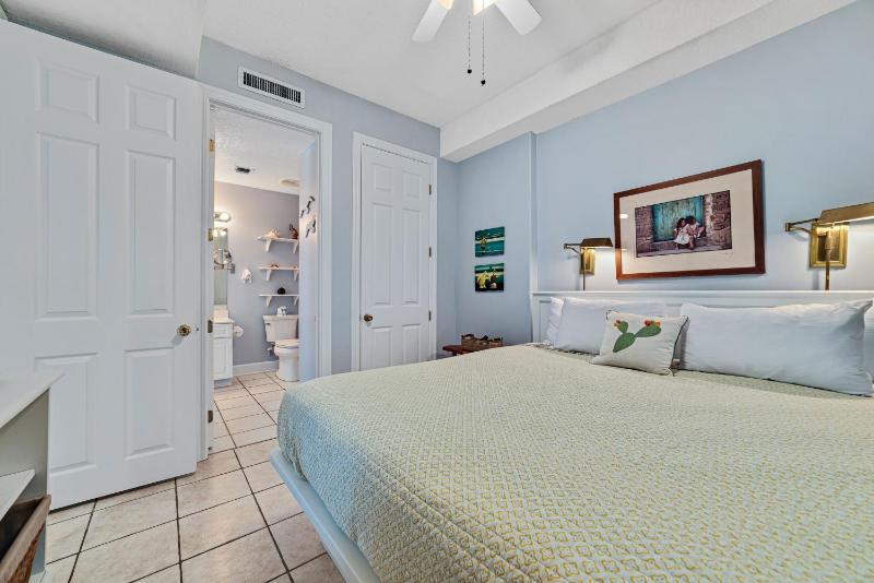 Island Royale 701 - image 34
