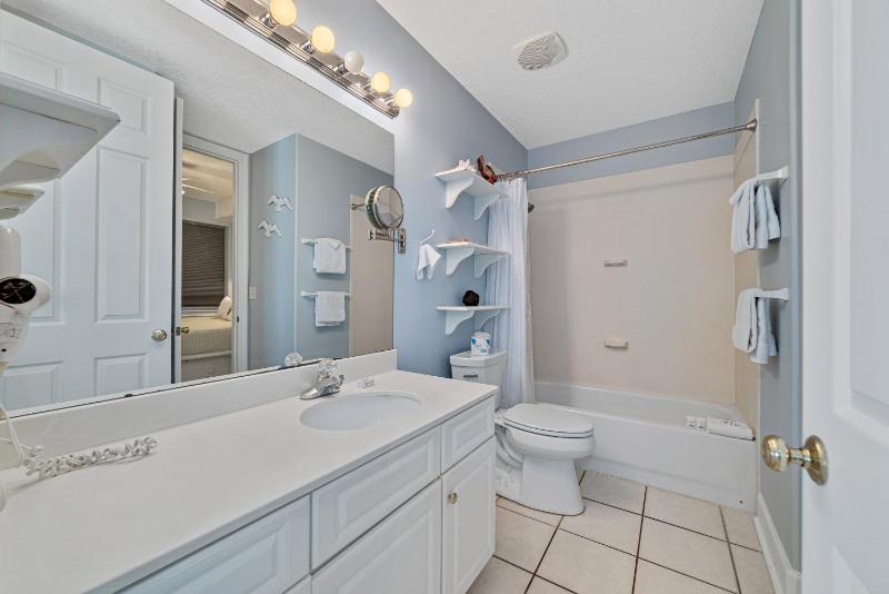 Island Royale 701 - image 23