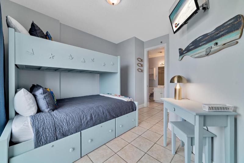 Island Royale 701 - image 43