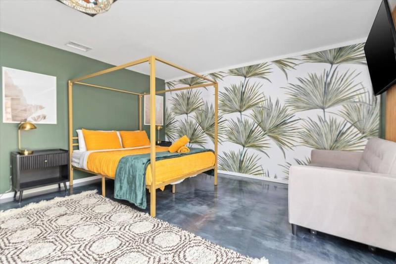 Dog Friendly Tropical Villa Heated Salt Pool - image 8