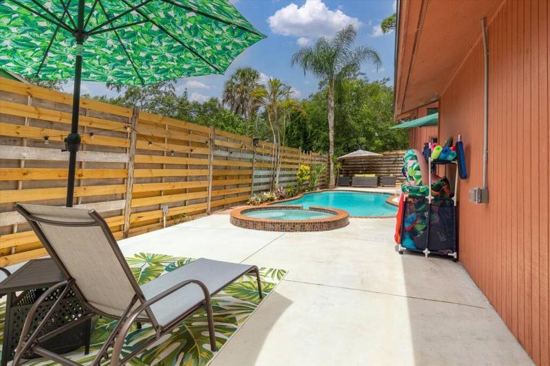 Dog Friendly Tropical Villa Heated Salt Pool - image 14