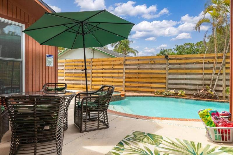Dog Friendly Tropical Villa Heated Salt Pool - image 6