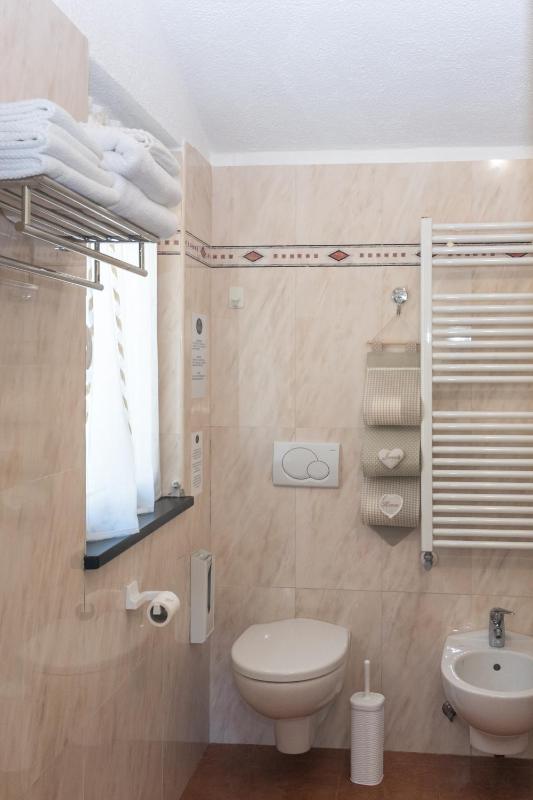 Double Room image 4