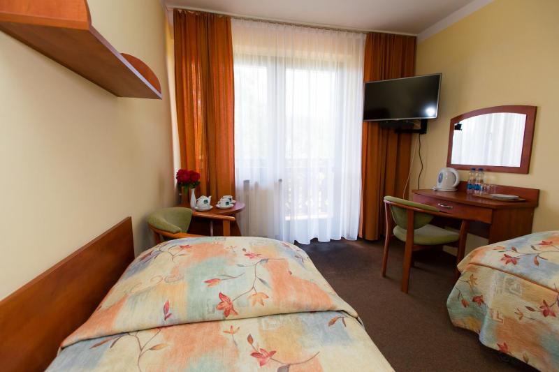 Twin Room image 2